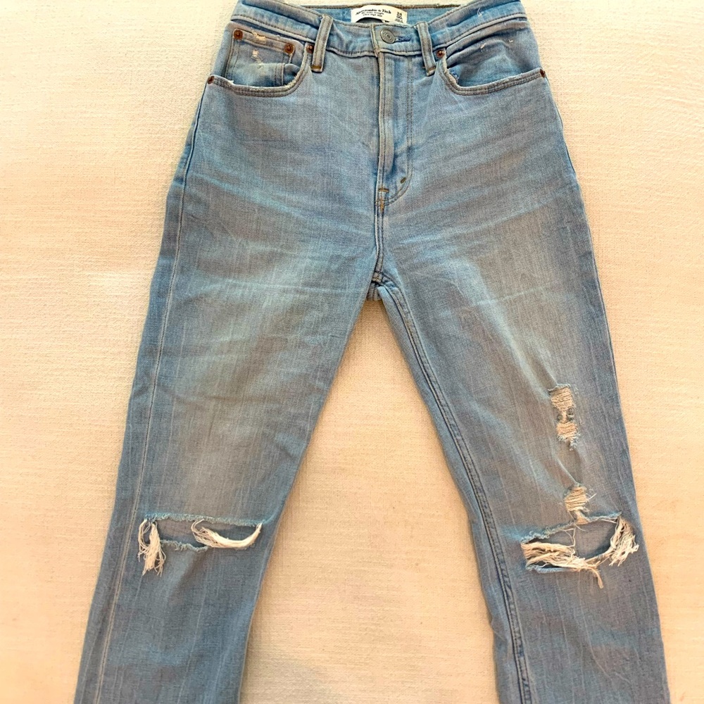 Abercrombie & Fitch Ultra High Rise Ankle Straight Distressed Jeans 24 Short